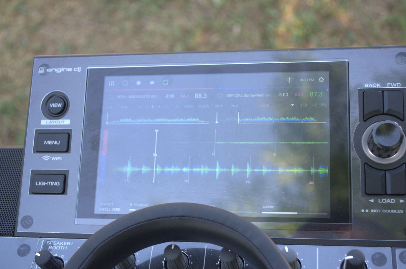 Denon SC Live 4 kijelzője közelről